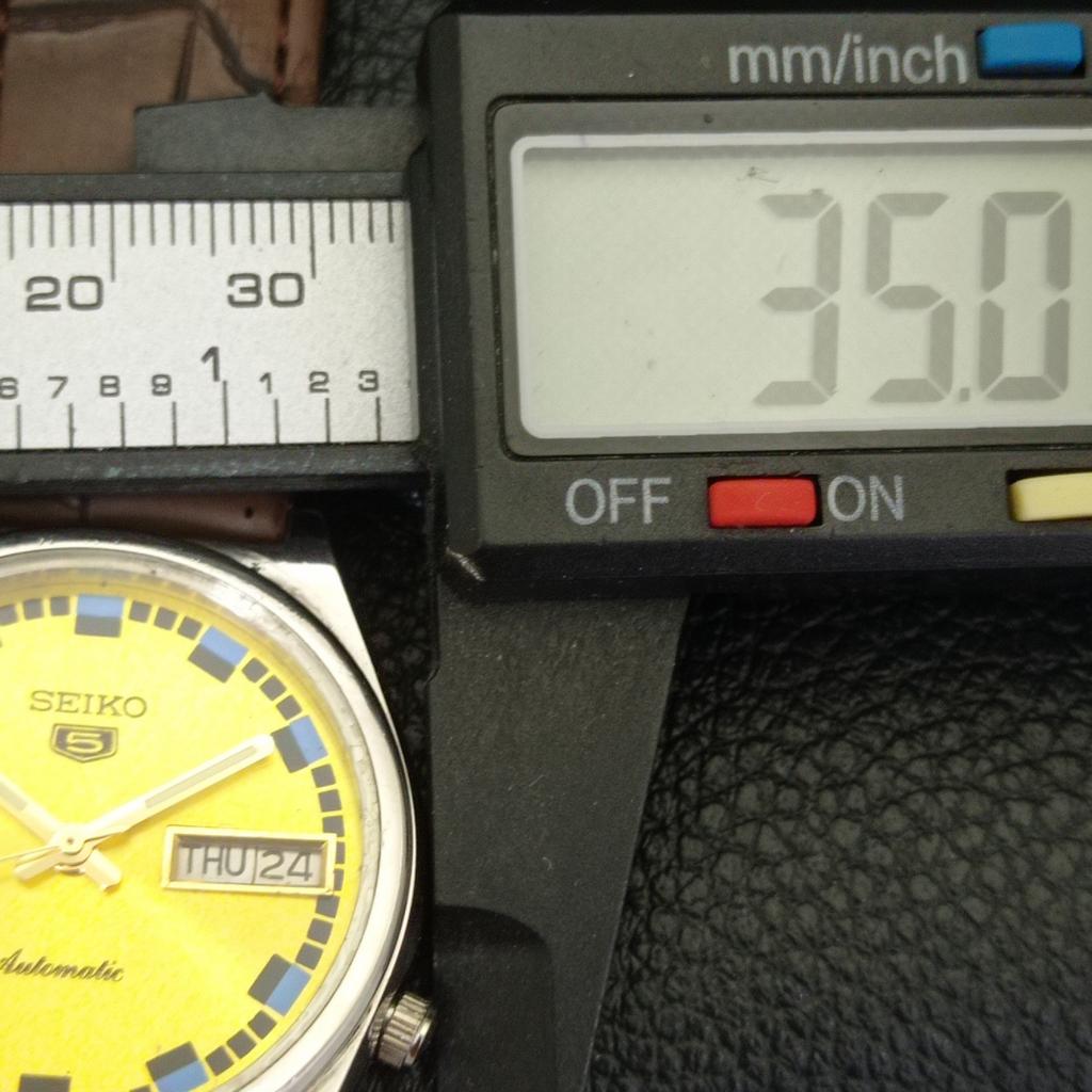 SEIKO 5 AUTOMATIC VINTAGE JAPAN MENS GOLDEN COLOR DIAL WATCH a701657-5 R206c-a701657