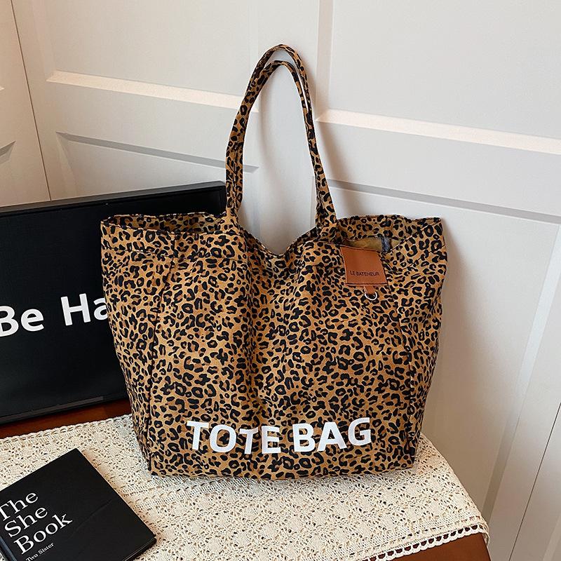 

Fashion leopard print tote bag women s retro European and American spice girls women s bag large capacity high-end sense trend storage shoulder bag коричневый