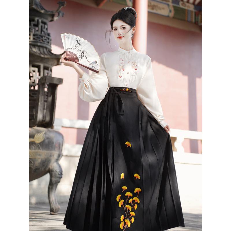 6516 Frühlings-Hanfu-Set: Besticktes florales Langarm-Oberteil + Pferdekopf-Rock