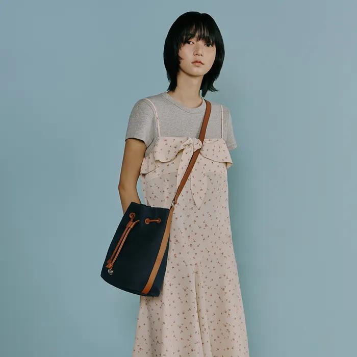 VOYAGE CANVAS BUCKET BAG AS7AB244