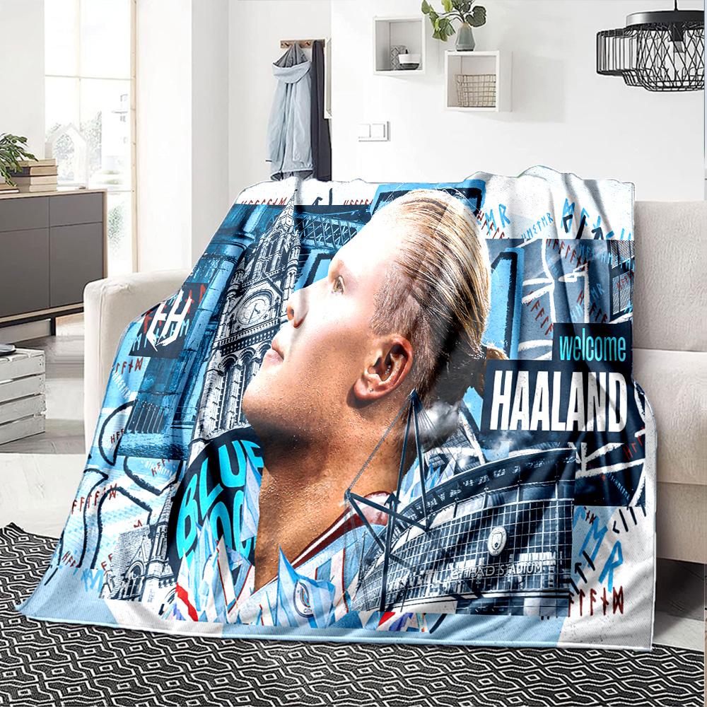 Haaland Spielerpose Flanelldecke, Weiches Polyester, Modernes Design, Ganzjahres für Camping, Reisen, Geschenke für Feiertage oder Geburtstage