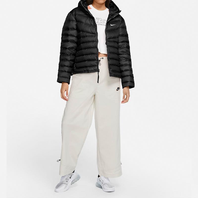 Nike Sportovní oblečení Windrunner Péřová lehká bunda s kapucí Dámská bunda Černá CU5095-011