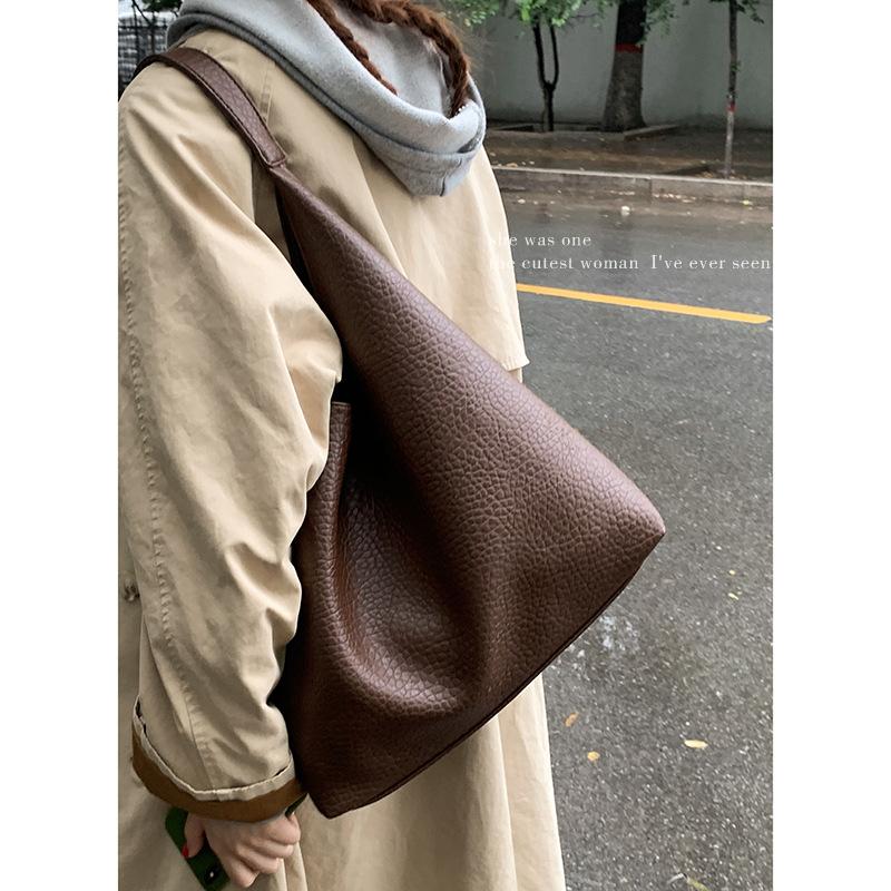 Simple and large-capacity shoulder tote bag women's bag 2025 new casual fashion handbag commuter armpit bag