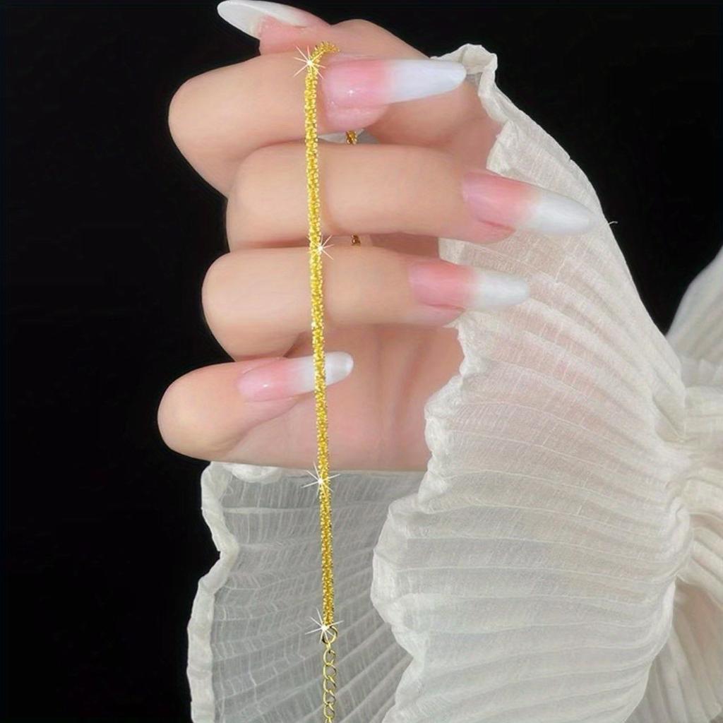 Sparkling Gold Bracelet for Women, Elegant, Lightweight and Minimalist Design, Suitable for Both Daily Wear and Special Occasions.