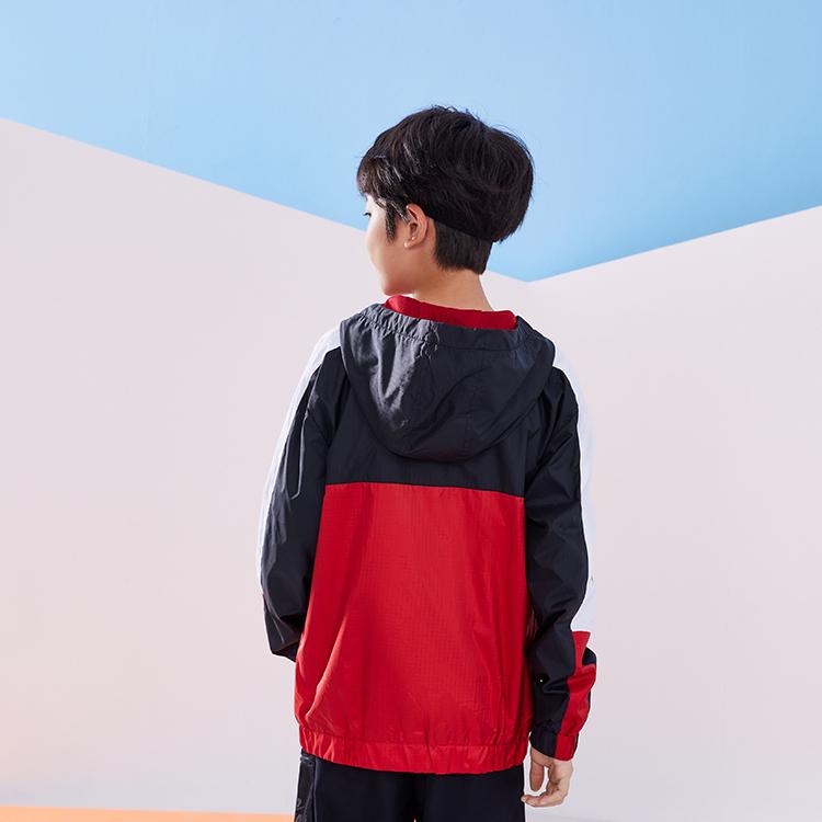 Jordan Colorblock s potiskem loga Ležérní bunda s kapucí Dětské bundy Černá JD2212015GS-002