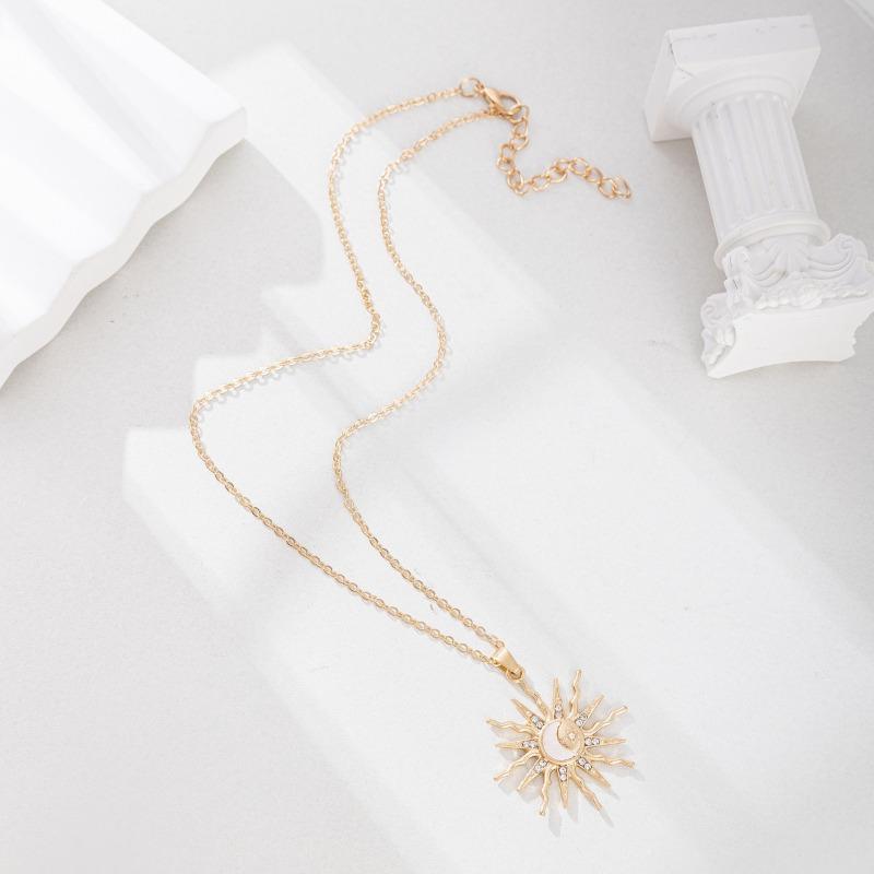 

Alloy Sun Necklace Jewelry Fashion Star Moon Pendant Niche Versatile Diamond Items