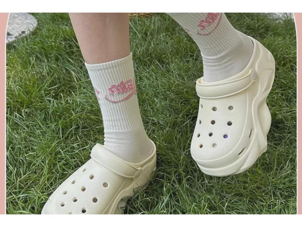 Damesandaler med tykk såle i EVA: Høydeøkende, sklisikre sko med deodoranthull for utendørs fritidsbruk