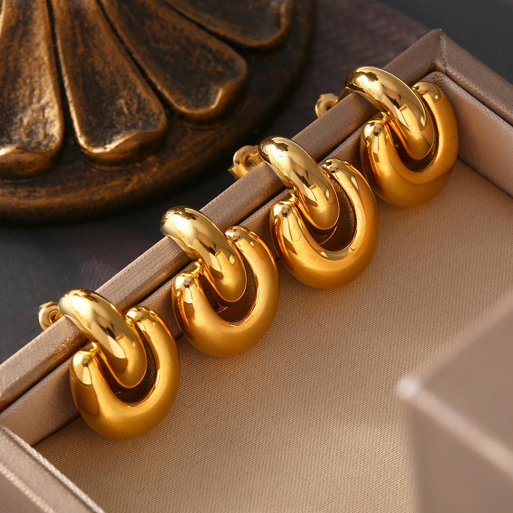 

Trendy Semi-Circular Buckle Earrings: Niche 18K Gold-Plated Titanium Design