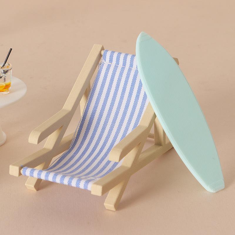 Miniature Beach Lounge Chair for Dollhouse Scenes