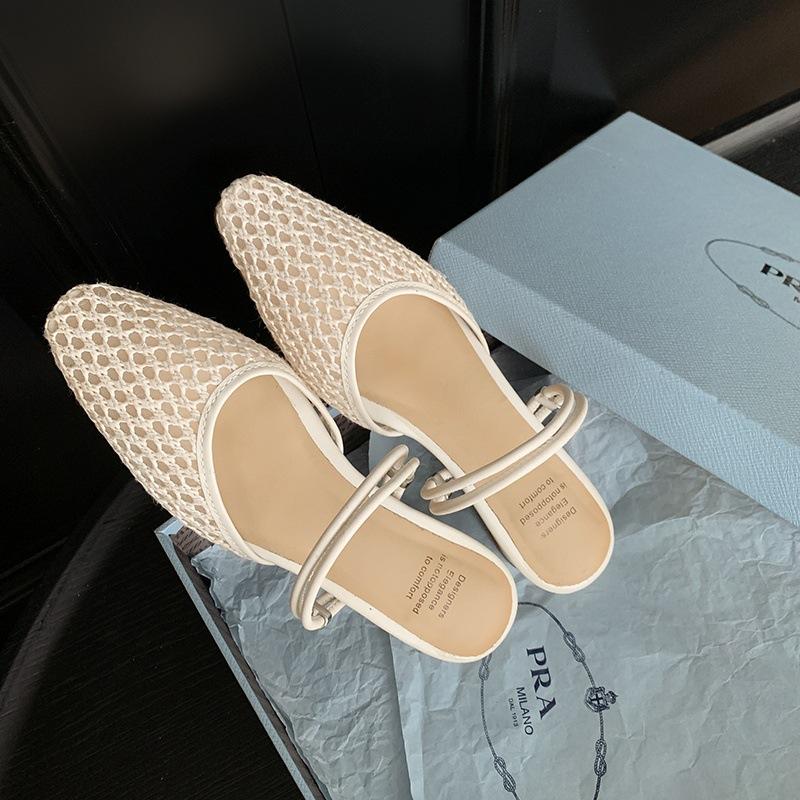 Elegant ord med väskhuvud coola tofflor för utomhusbruk sommarsäsongens nya en-pedal mjuk sula ihåligt temperament andningsbara damsandaler