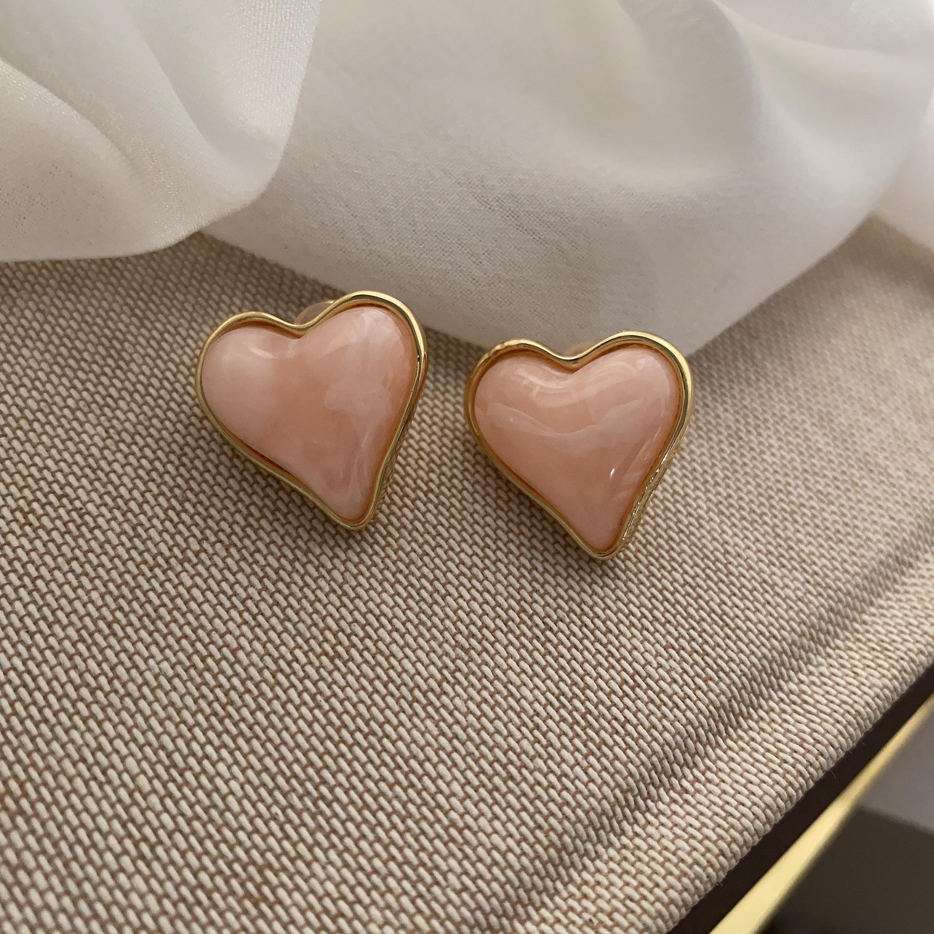 

Вінтажне желейне смоляне кохання сережки-гвоздики жіноча мила та мила дівчина персикове серце сережки нішевий дизайн персикові сережки