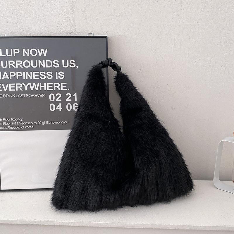 Autumn and Winter New Fashion Macaroon Women's Shoulder Bags Fluffy Long Plush High Capacity Armpit Bags Foreign Style Female Portable Large Tote Bags
