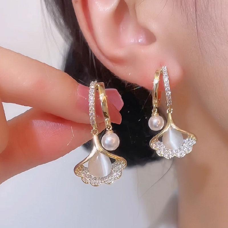 Luxurious Round Rhinestone Tassel Dangle Stud Earrings For Women Shiny Temperament Gold copper Color Earrings Party Jewelry