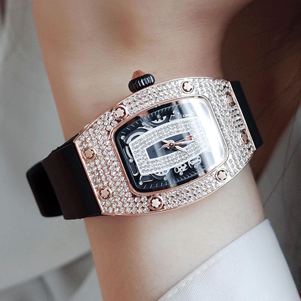 New Women Watches Light Luxury Brand Domineering Beauty Trend Diamonds Design Tonneau Fashion Quartz Clock Silicone Strap Watch