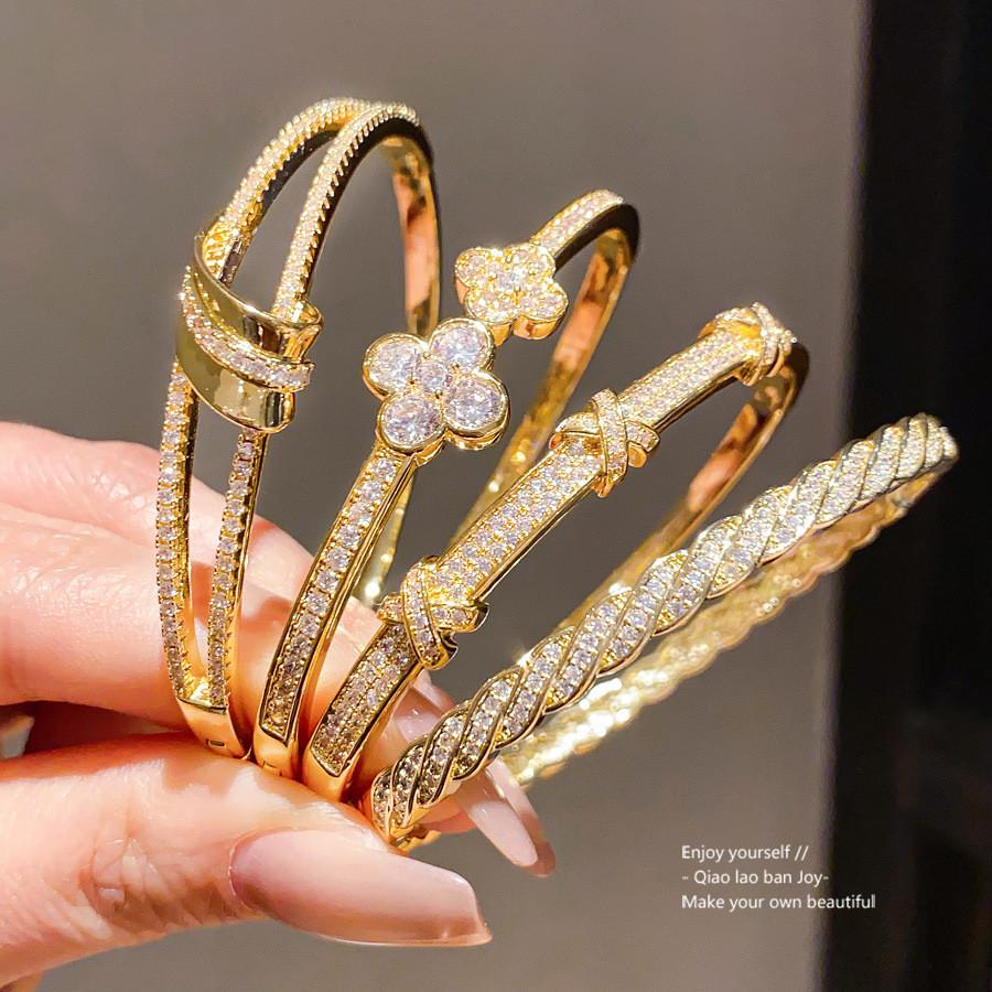 Fashion Leaf Charm Bracelet With Zirconia And Goldplated Copper For Women