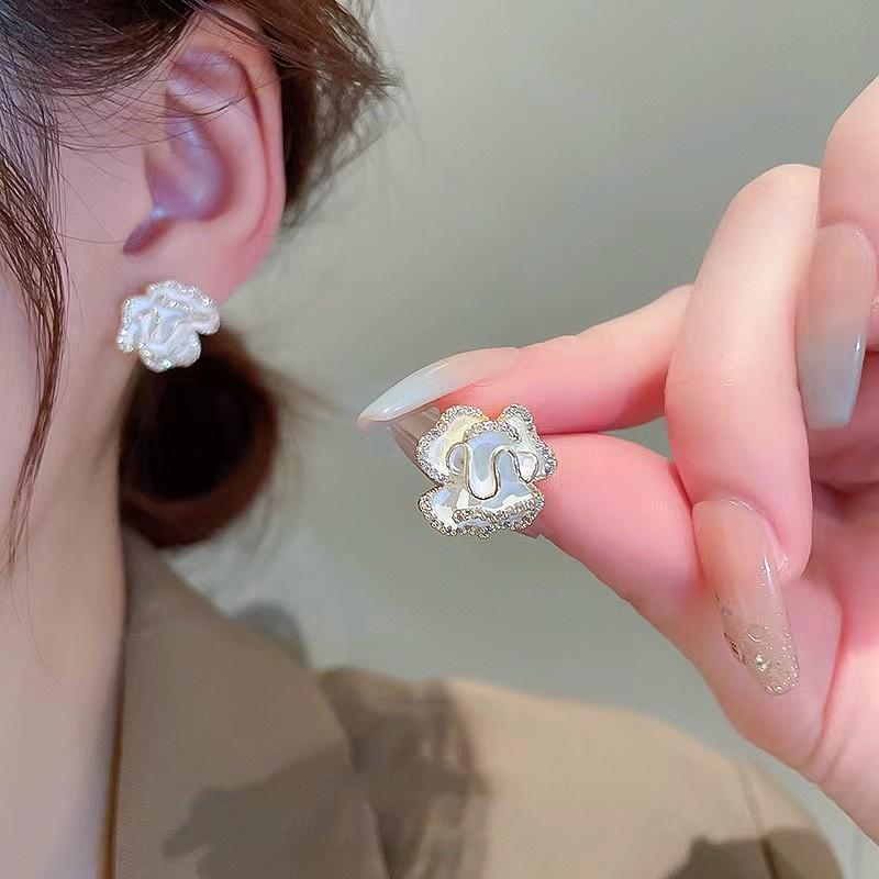 Camellia Retro Classic Women's Earrings - Elegant, High-End Studs & Dangles with Japanese-Korean Versatile Style.