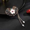 Ladies' Light Luxury Design Elegant Vintage Tassel Imitation Pearl Brooch Fashionable Versatile Niche Design Brooch