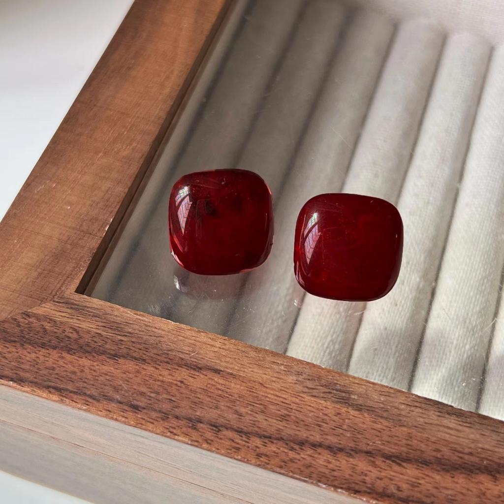 Old White Ankara Red Love Stud Earrings Femininity High-End Earrings Simple And Versatile Earrings