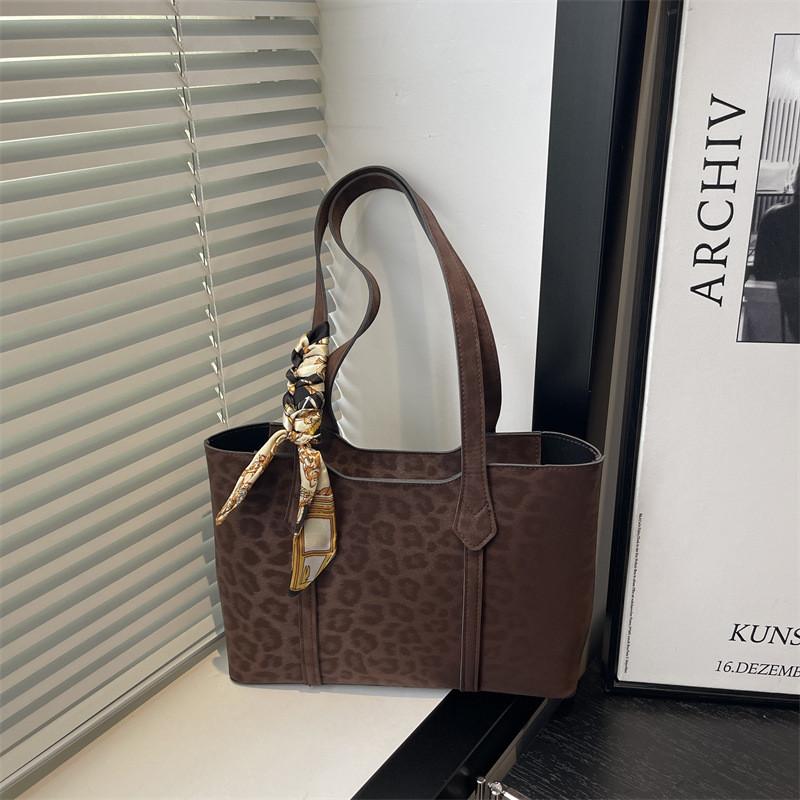 Retro Casual Large Capacity Tote Bag With Zipper Closure For Daily Use