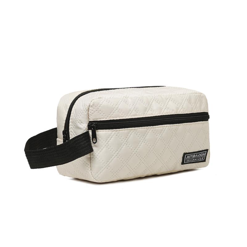 Neutral bags are suitable for business trips. They are convenient to carry and feature simple makeup and toiletry bags.
