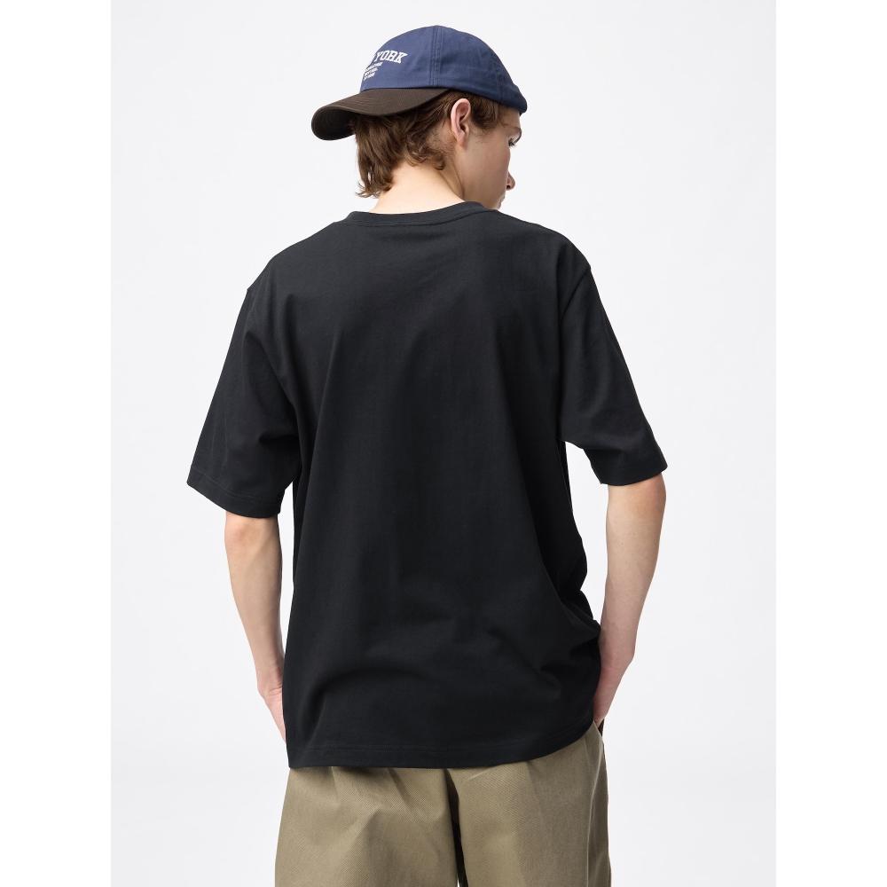 GU by Uniqlo Grafic T Cochae