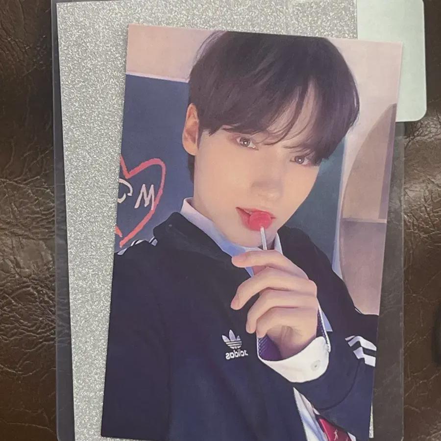 

Завтра X Вместе Фотокарточка Моазона Хюнинкая