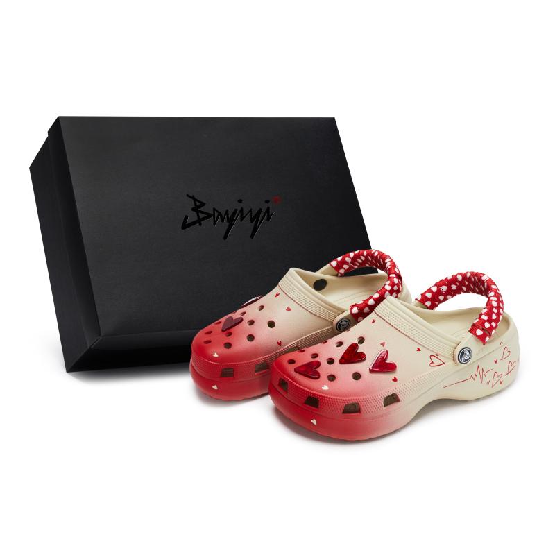 

Crocs Classic Platform Clog 811 Velvet Red Heart Special Shoe Box Love Detachable Straps Clogs for Women Bone White and Red 39-40