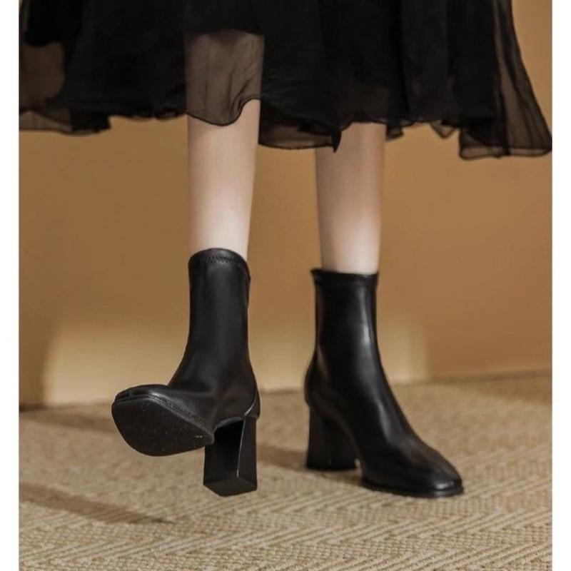 

Мода 2024 года, женские зимние новые модные ботинки с круглой головкой, однотонные, с кожаной поверхностью, простые, с застежкой-молнией сзади, удобные, теплые, голые ботинки для женщин 40
