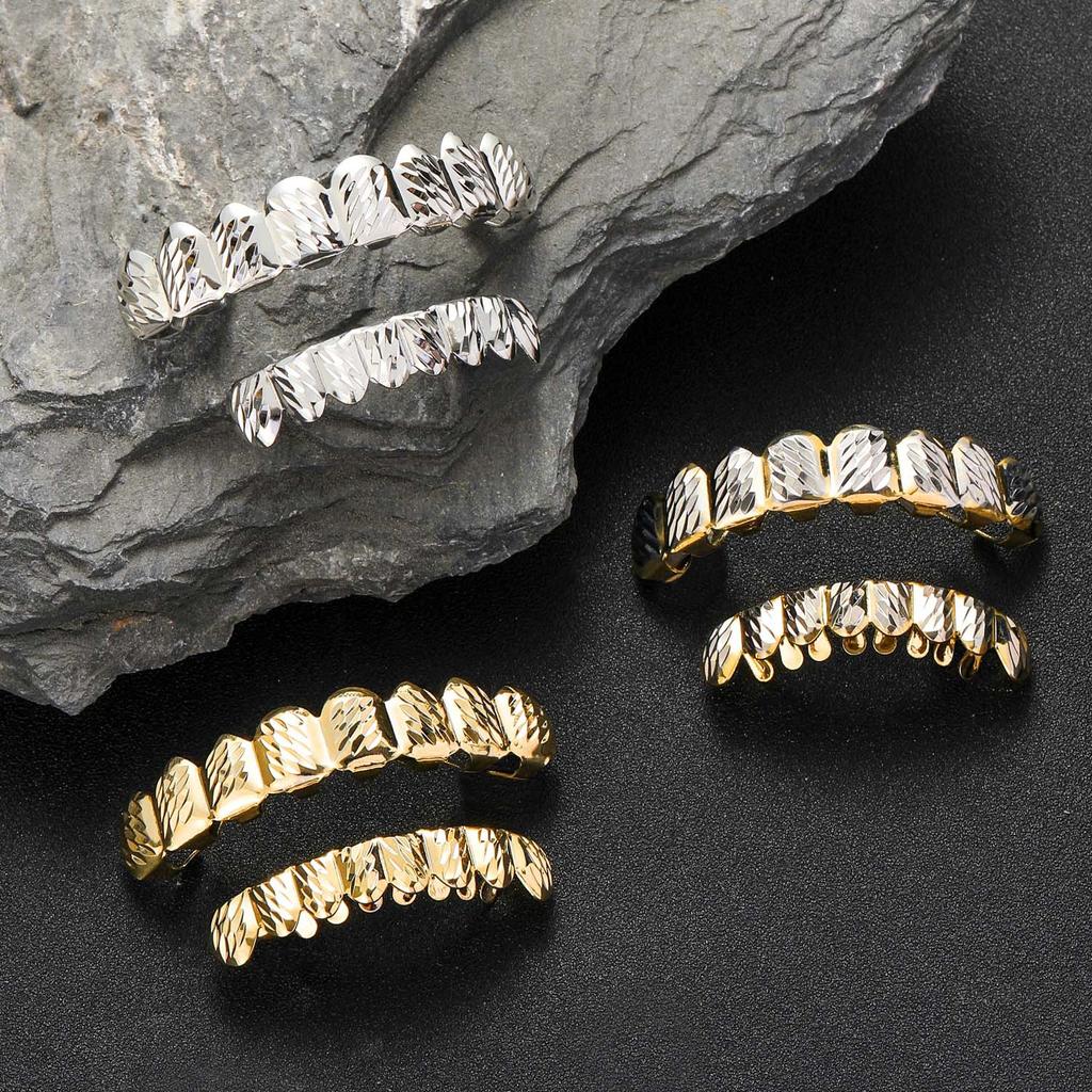 Hip Hop Smooth Textured Teeth Grills Gold Sets Fashion Body Jewelry 8 Teeth Top Bottom and Tooth Body Chain Gold Grillz Set