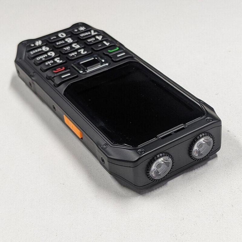 Soyes K80 GSM 2G Mobilní telefon 2,4palcový HD displej Dual SIM MP3 FM Vibrace 1800mAh SOS Svítilna Budík Tlačítkový telefon pro seniory