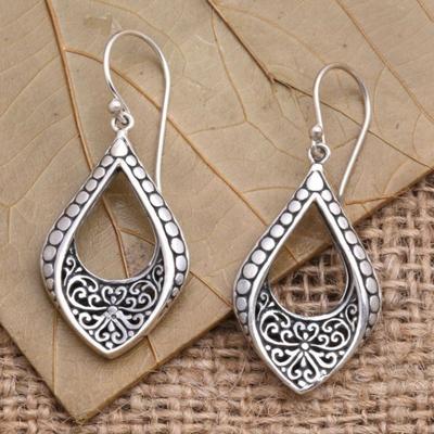 Vintage Ethnisch Silberfarben Metall Schnitzerei Außerirdisch Geometrisch Muster Hängende Ohrringe für Damen Accessoires