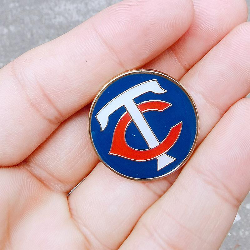 Metal Badge Button Brooch: Boston Red Sox, New York Yankees, Los Angeles Dodgers Magnet