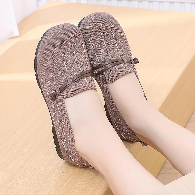 Spring/Summer 2025 Lightweight Slip-On Flyknit Flat Shoes for Middle-Aged & Elderly Women