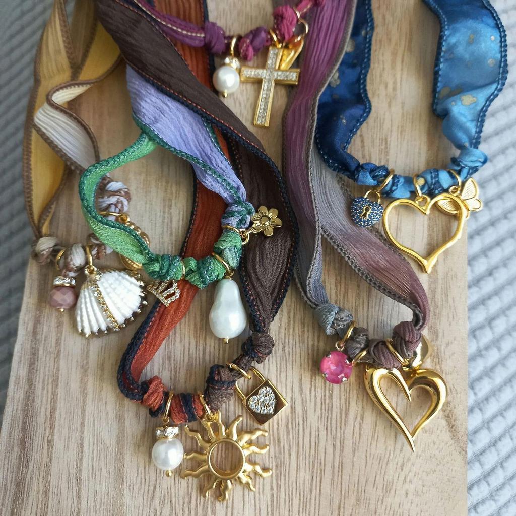 Niche Steel Heart Necklace & Shell Pendant with Platform Heel & Narrow Silk Scarf
