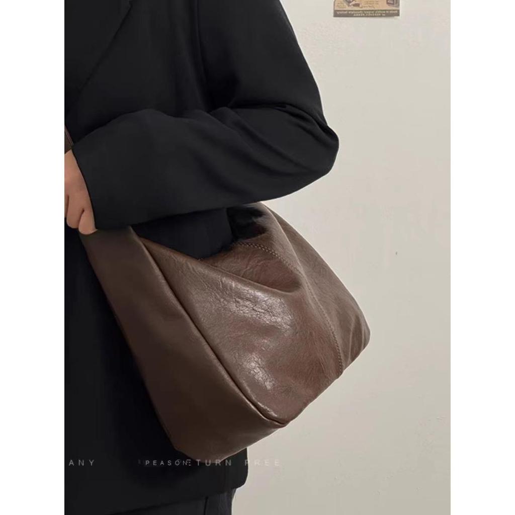 Versatile Fashion Large Capacity Underarm Tote Bag for Commuting