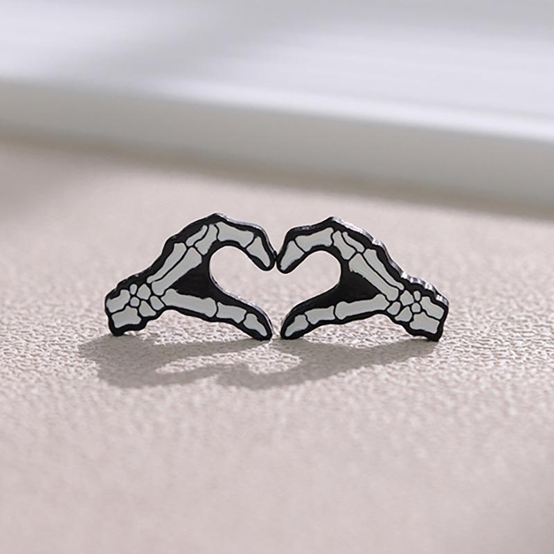 Artistic Alloy Skeleton Heart Gesture Brooch Vintage Cartoon Style For Accessories Trendy