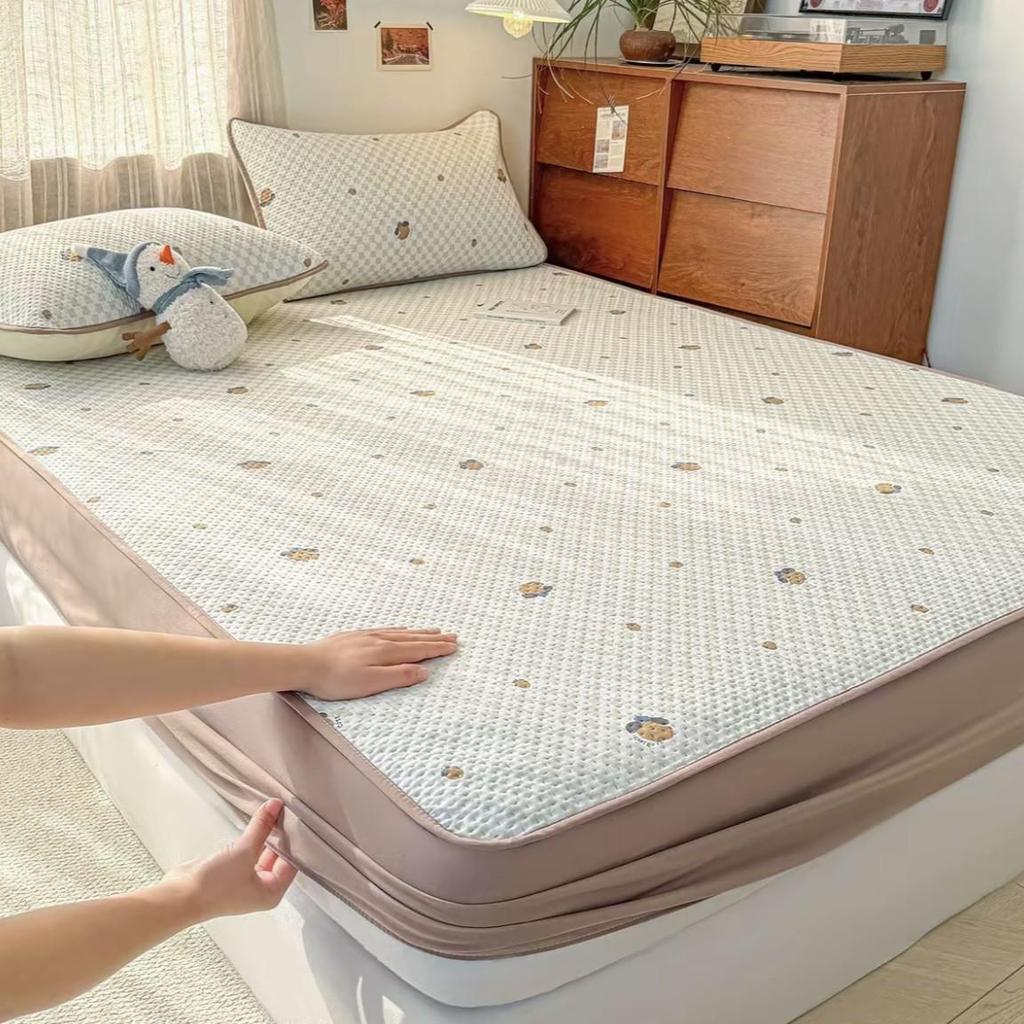 Quilted Anti-slip Dustproof Mattress Protector for Dorms