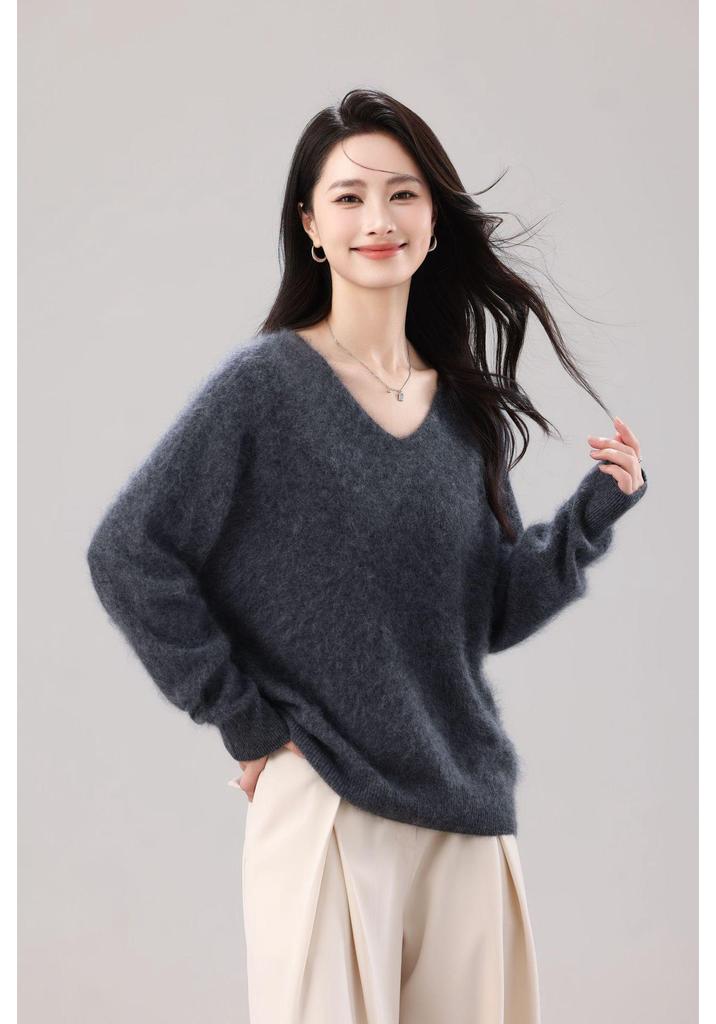 Women's 26-Year Brush V-Neck Sweater: 5% Cashmere, 5% Silk, 90% Australian Wool - Seamless and Versatile