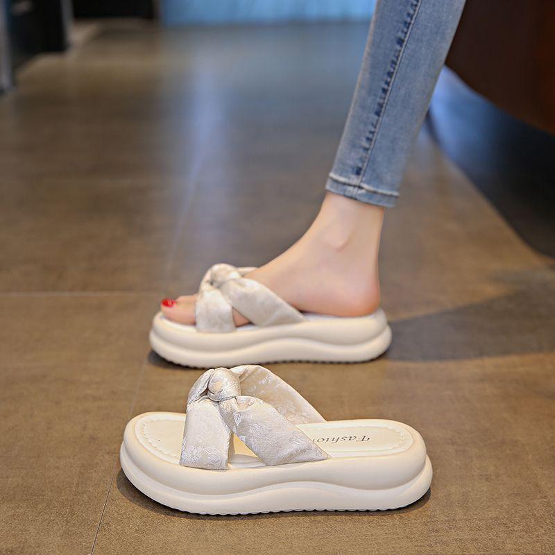 Fairy style fashion versatile popular beach shoes one-word cool slippers thick-soled slippers women's summer wear 2025 autumn new models
