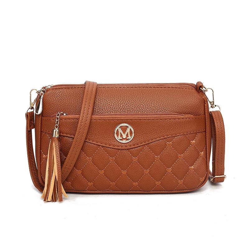 Autumn and winter new women's messenger bag fashionable versatile mobile phone bag large capacity fringed women's bag tide