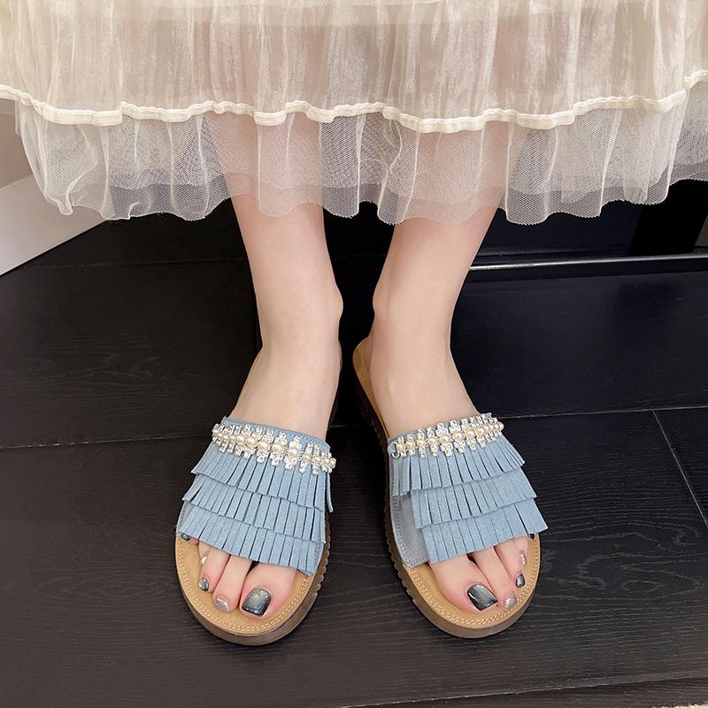 Fashion Fashion Tassel Decorated Flat Heel Outdoor Slippers Women 2025 Summer Luxury Glitter Pearl Chain Beach Sandals Soft Sole Slides