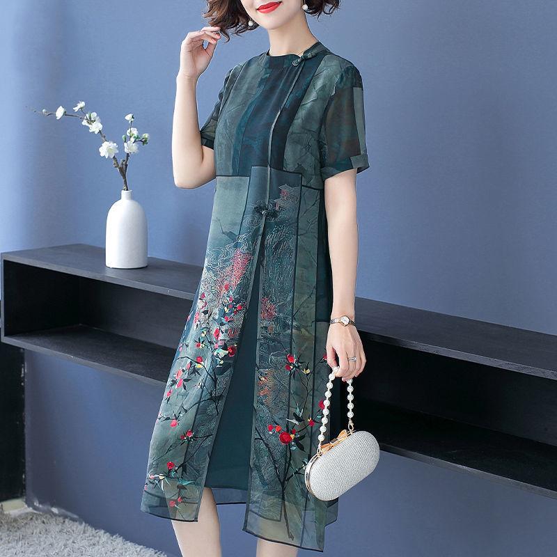

Летнее платье матери Cheongsam в китайском стиле. Элегантное и достойное платье.