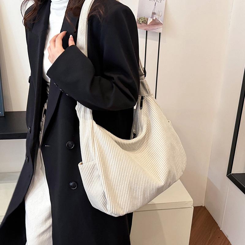 New large-capacity tote bag women's bag commuting popular autumn and winter new casual small fresh shoulder bag messenger bag