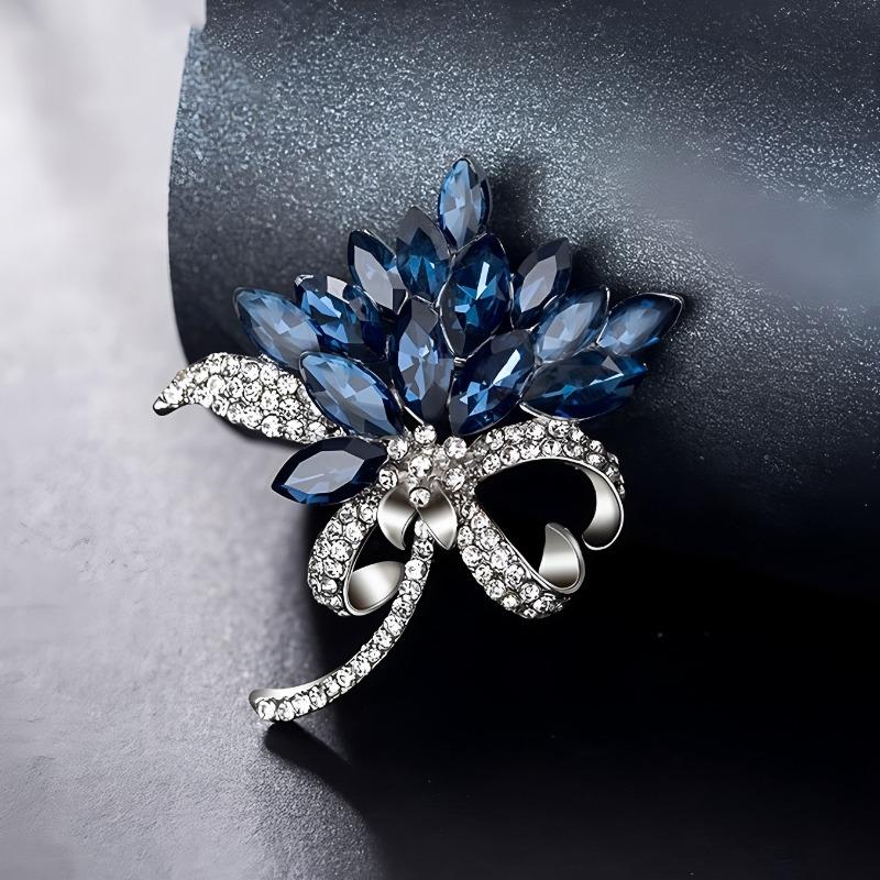 The "Xianlan Flower" Brooch Exudes An Exquisite and Luxurious Charm. It Features A Unique and Distinctive Design for A Coat Brooch