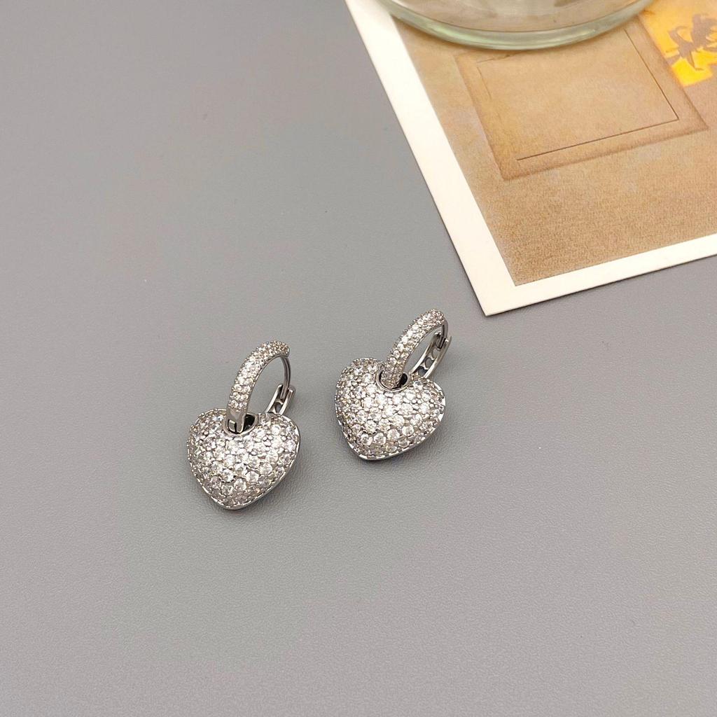 Korean & Japanese Hollow Heart Zircon Earrings: Elegant Dual-Wear Clip for Commuting & Fashion