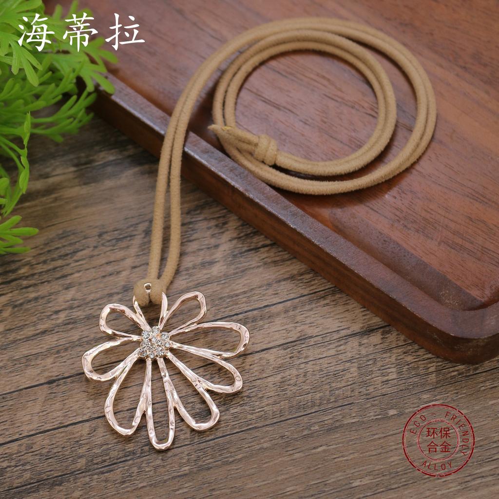 New hollow geometric point diamond flower pendant, women's retro high-end hand-woven flower pendant