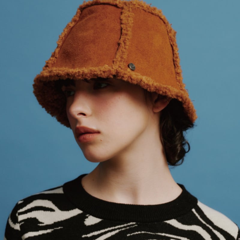 

poesiedame [Life PORTRAIT] Shearling reversible bucket hat in Camel FREE