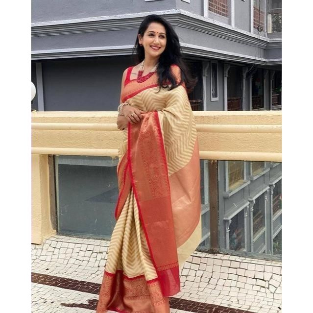 

Индийский традиционный мягкий шелк личи с золотым дизайном яри и великолепным красивым богатым паллу