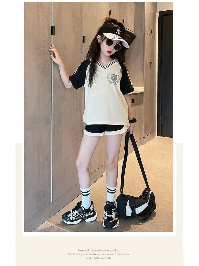 Girls' Trendy Summer Streetwear: Short Sleeve Top & Shorts Two-Piece Set for Kids