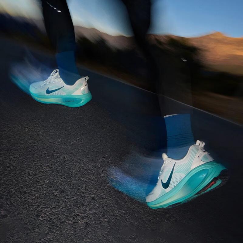 Nike Men's Vomero 18 Running Shoes